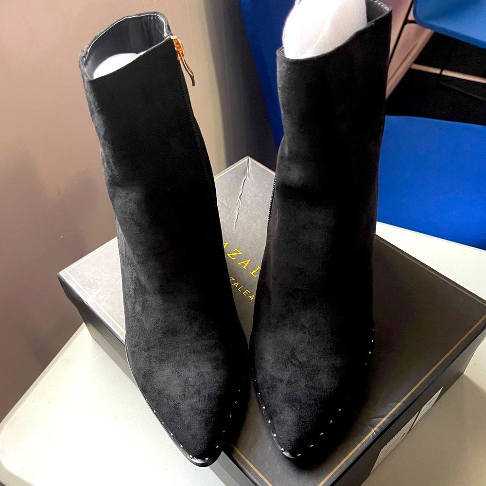 New Azalea Wang Pointed black toe booties size 9